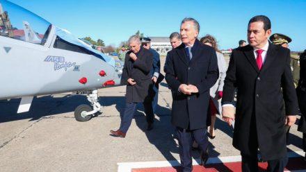 Oposición lamenta despilfarro de Morales en compra de aviones argentinos