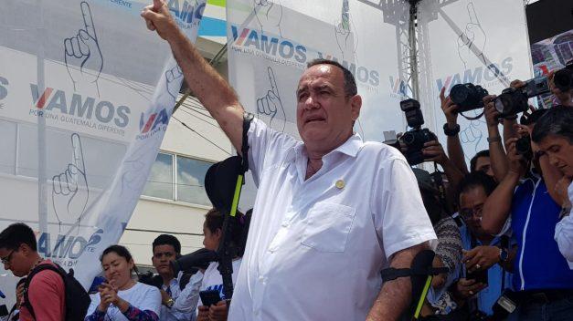Giammattei, asiduo en elecciones, coronaría con presidencia dilatada carrera política
