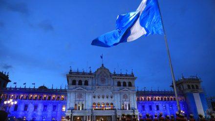 Presidente llama a los guatemaltecos a la unidad y a vivir en paz en acto por el Día de la Patria