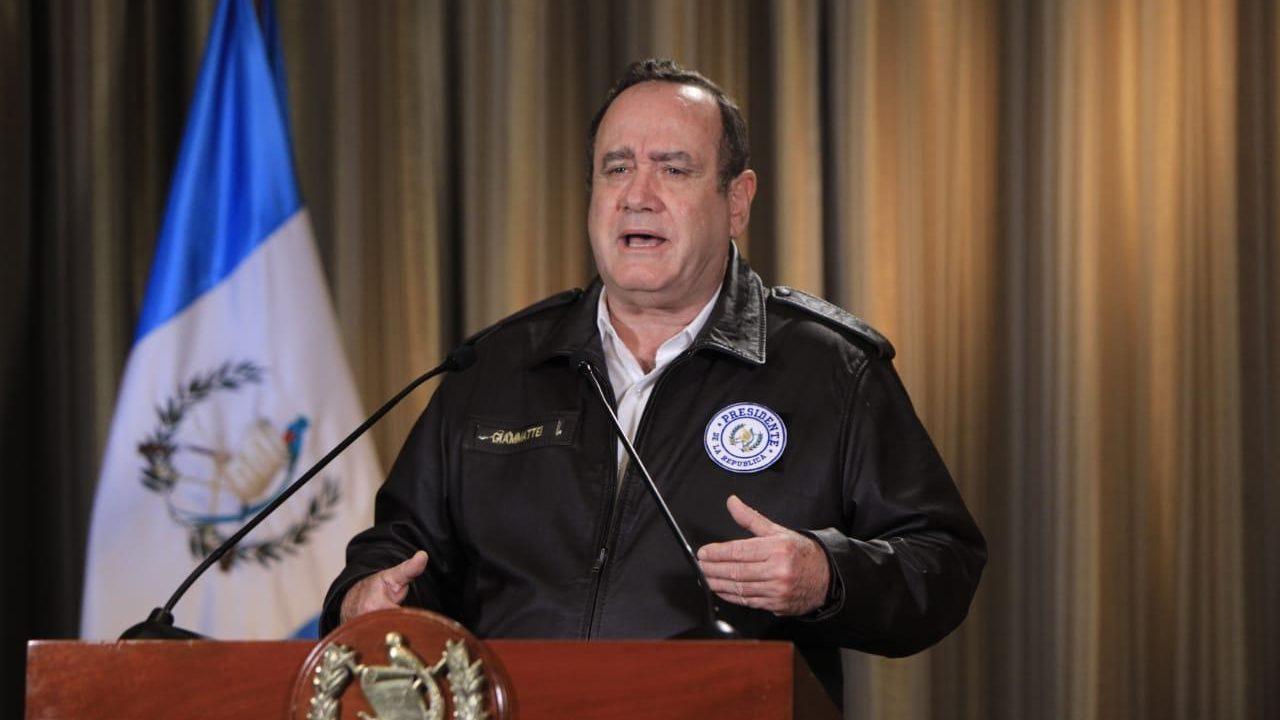 Giammattei dice que guatemaltecos deben poner de su parte para contener COVID-19