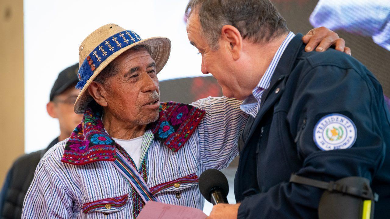 Gobierno de Guatemala apoya a adultos mayores que viven en pobreza