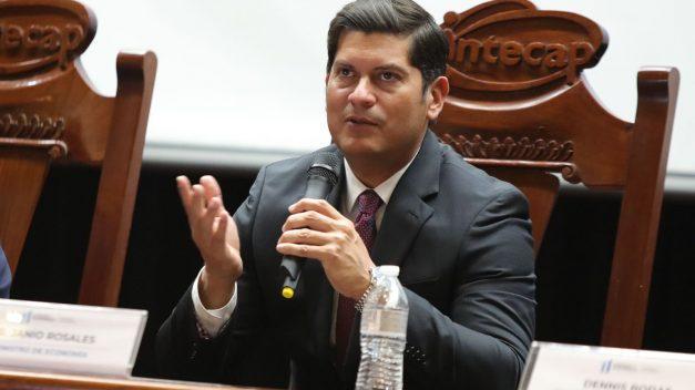 Llaman a jóvenes a prepararse con Becas en Enfermería financiadas por Mineco