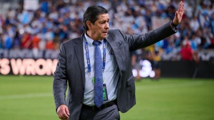 El entrenador mexicano, Luis Fernando Tena, conquista los corazones guatemaltecos en la Copa Oro