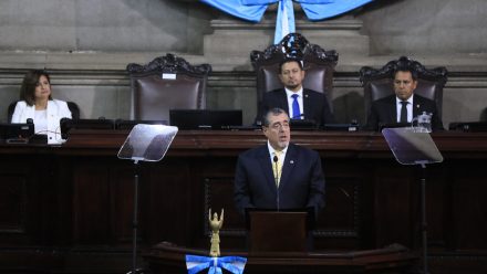 Arévalo llama a la unidad ante una democracia debilitada por prácticas no democráticas