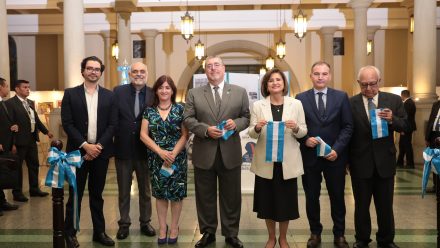 Gobierno gestionará repatriación restos de Premio Nobel de Literatura