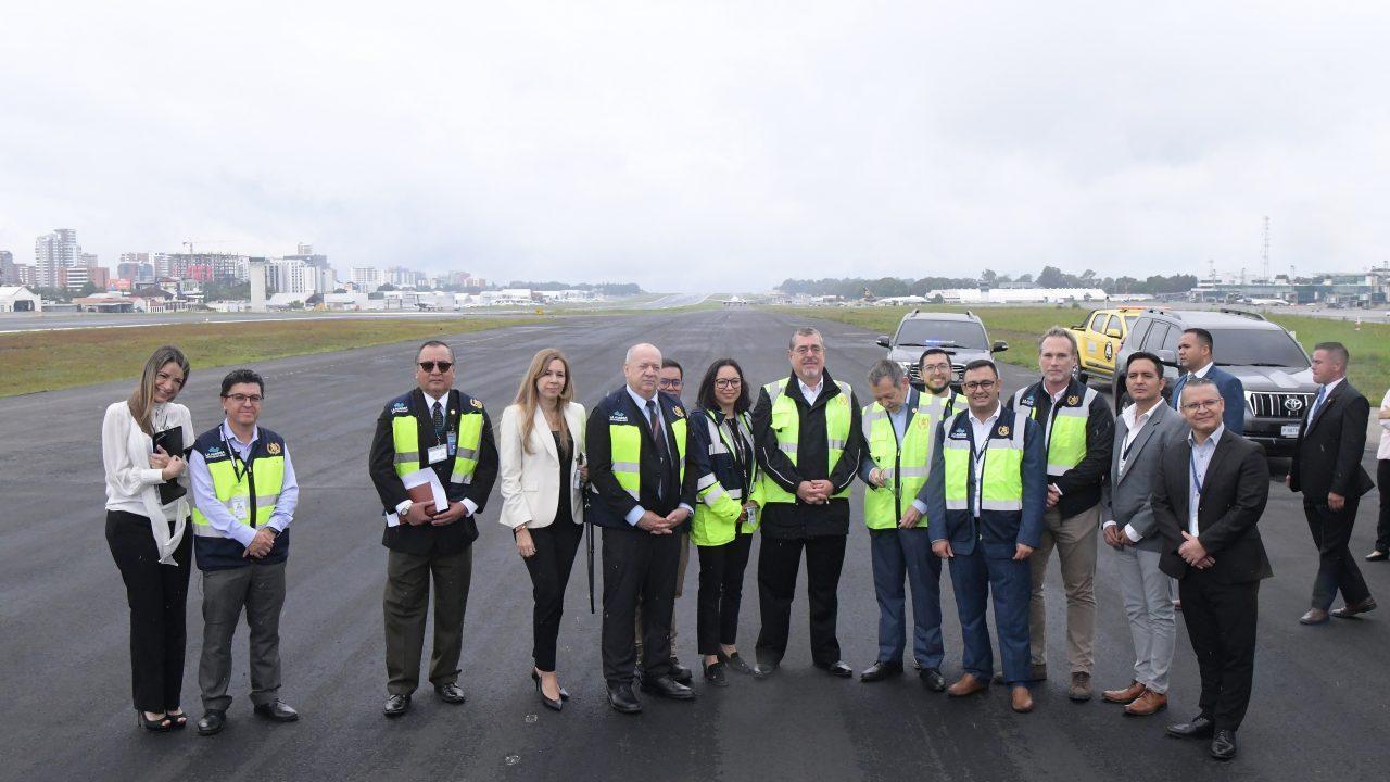 Presidente Arévalo supervisa primeros trabajos de recuperación de aeropuerto La Aurora
