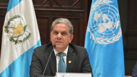 Ministro de Salud Óscar Cordón, renuncia por motivos de salud