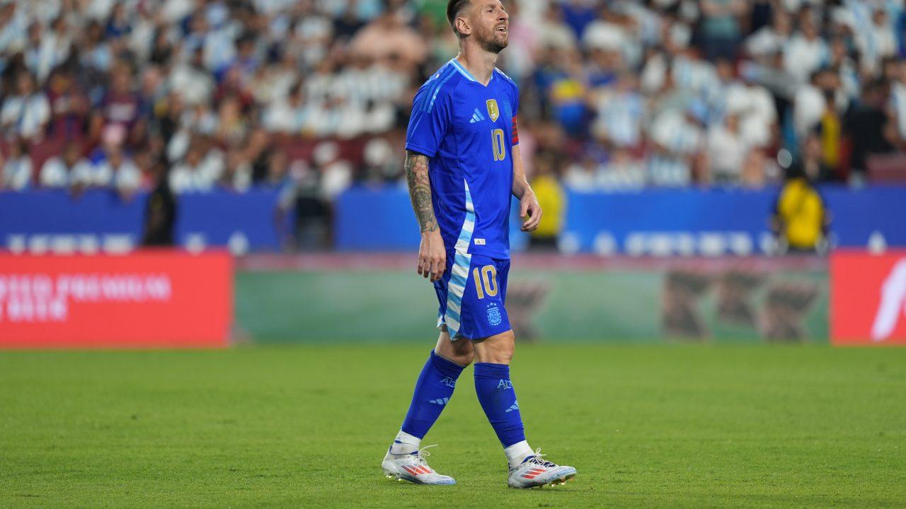 Argentina aplasta a Guatemala con doblete de Messi