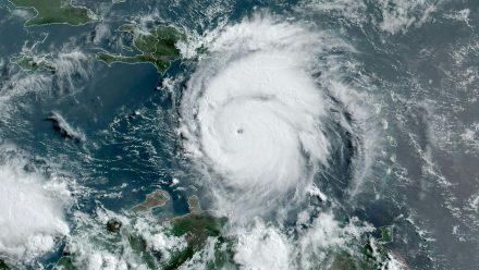 Huracán Beryl provoca destrucción en el área del Caribe