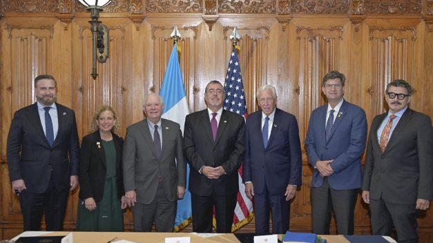 Presidente Arévalo y senadores de EE.UU. discuten fortalecimiento institucional